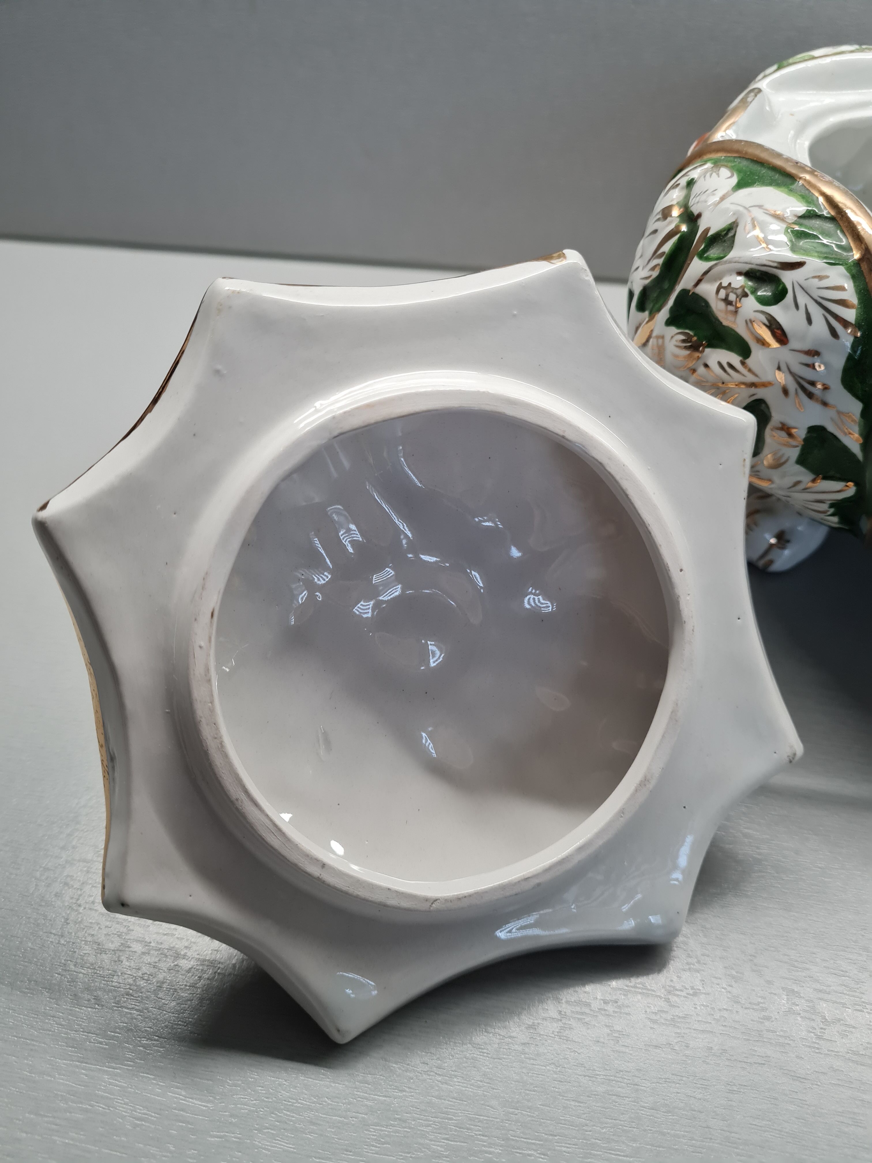 Soupière sur pied de lion en céramique Italienne, style antique capodimonte