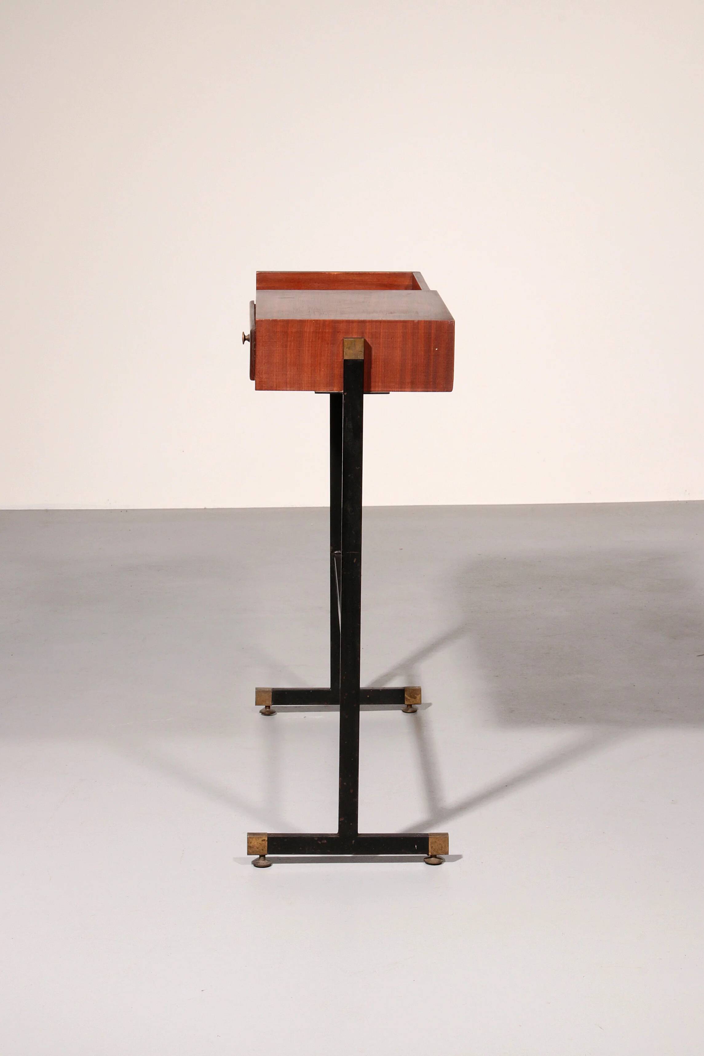 Rare console / table d'écriture italienne moderne du milieu du siècle par Ico Parisi.