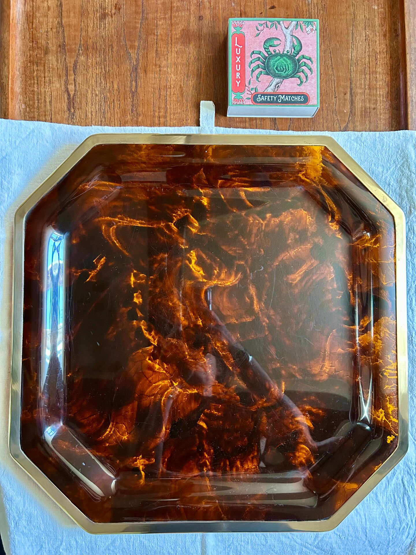 Lucite plateau