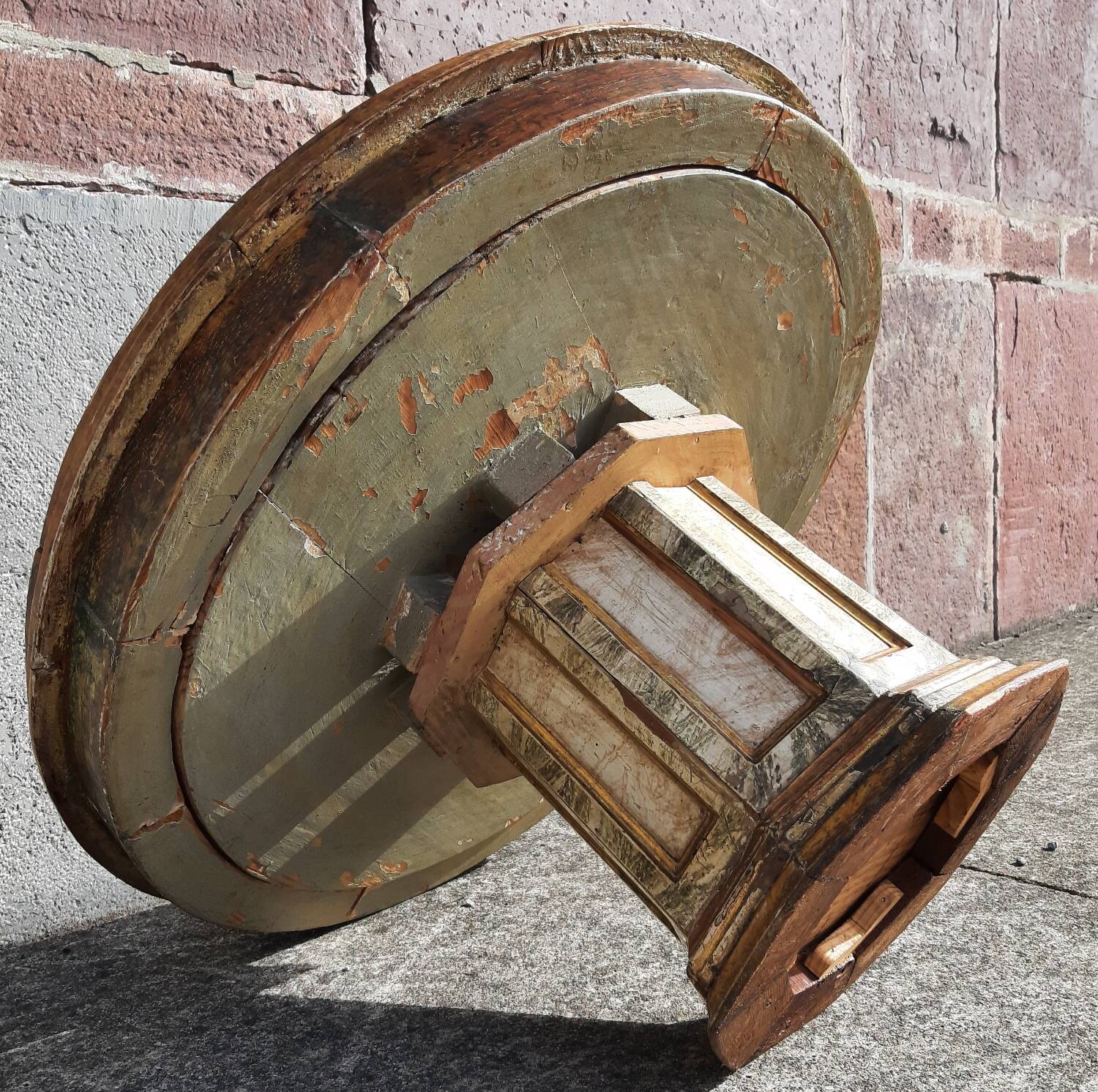 Coffee table (polychrome wood)