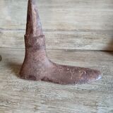 Children's shoemaker's anvil in cast iron