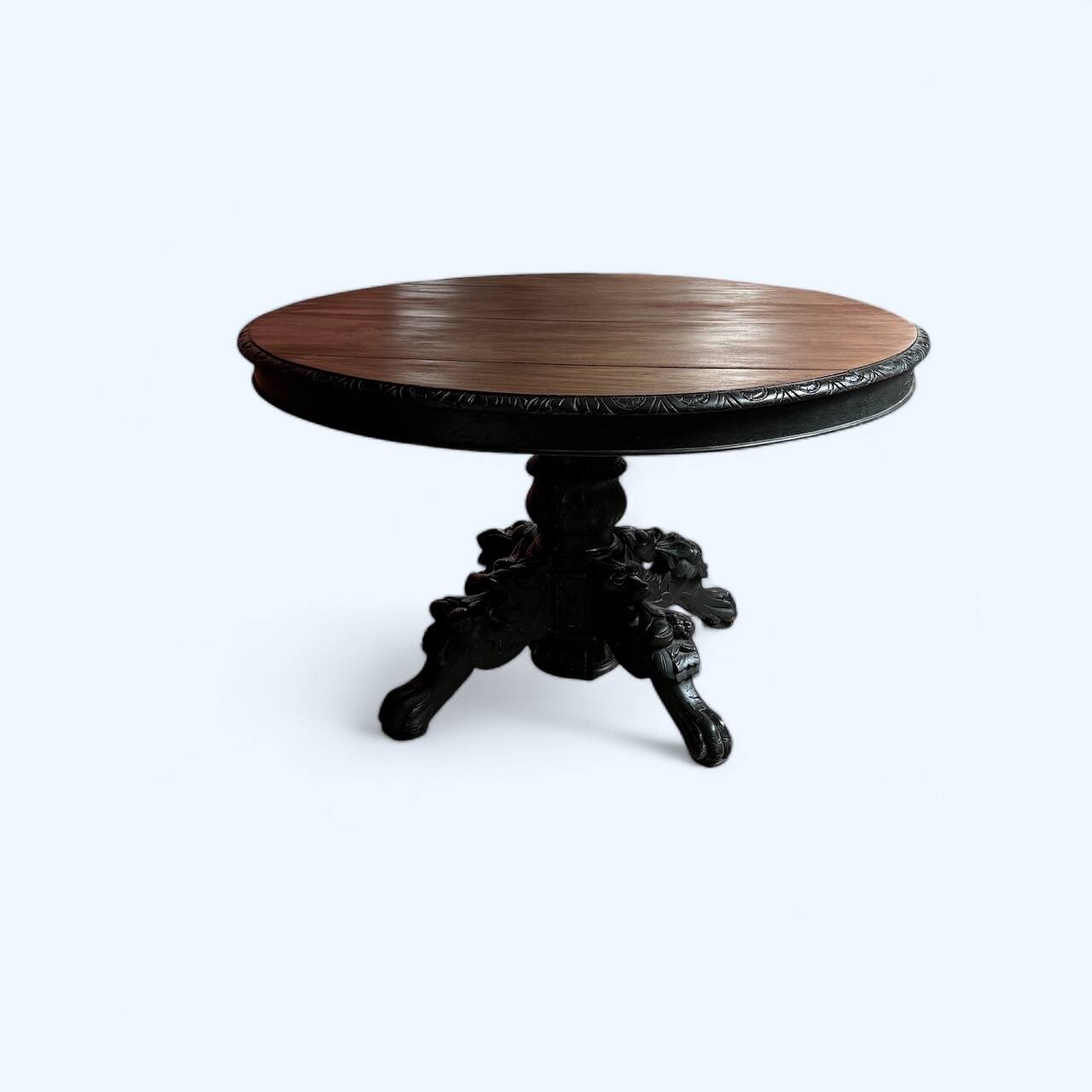 Table rondes pieds griffes de lion