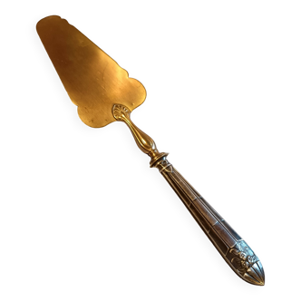 Silver cake shovel filled with silver metal