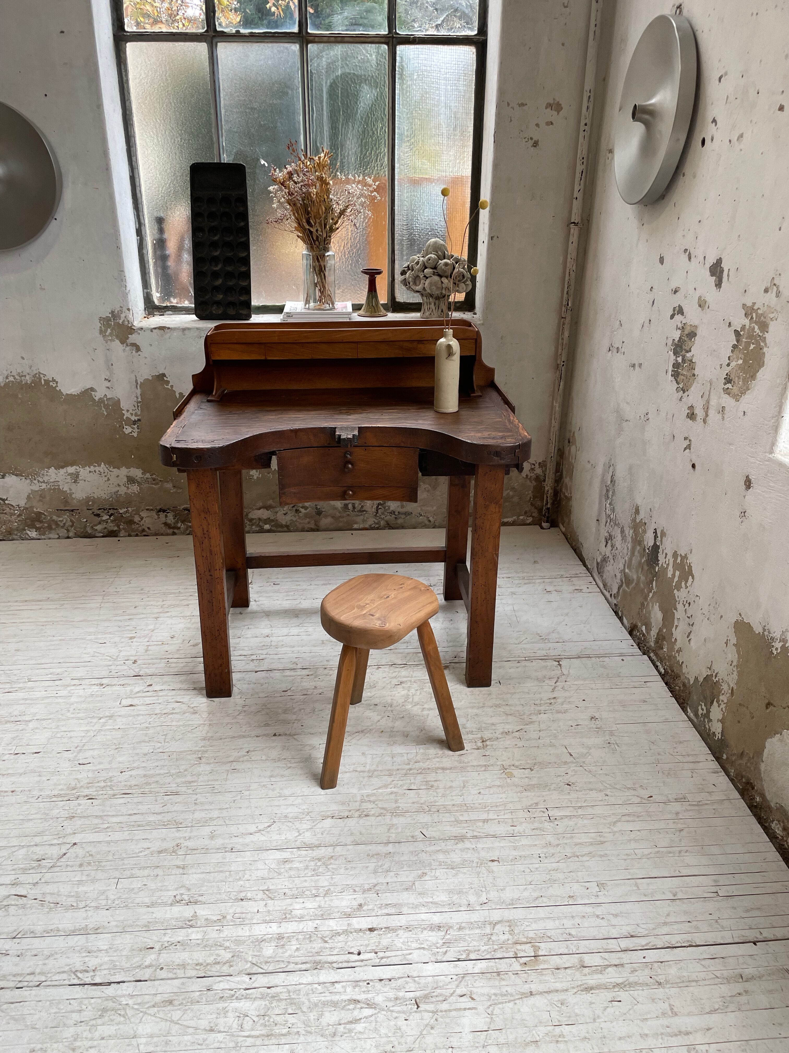 Establishment of jeweler XIXth oak