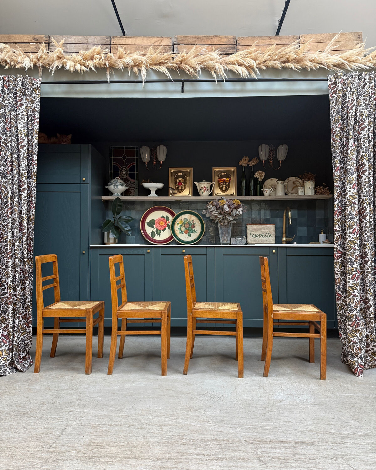 Set of 4 vintage rush chairs