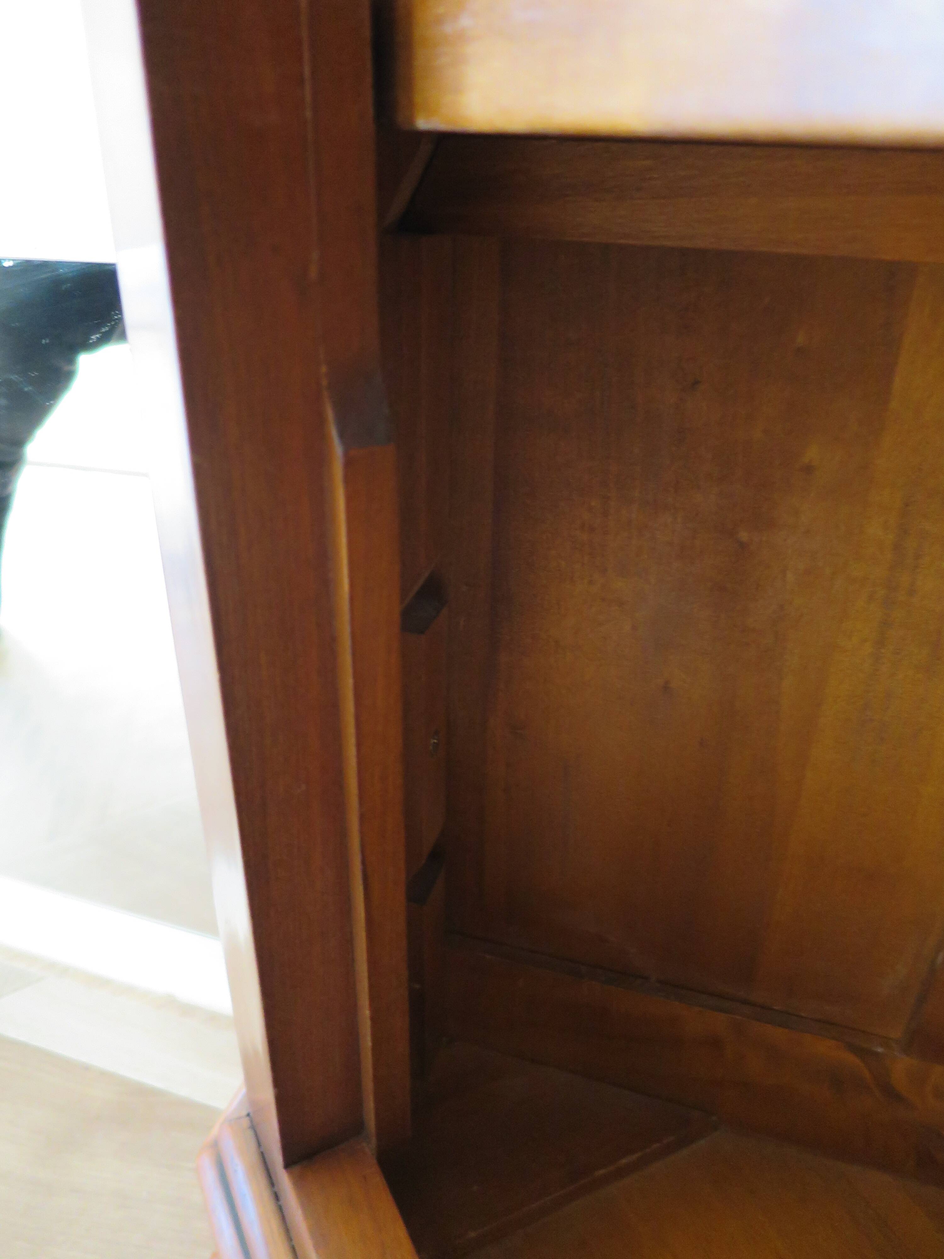 Beautiful corner cupboard - cherry stain - Drawer - one door - Louis Philippe style