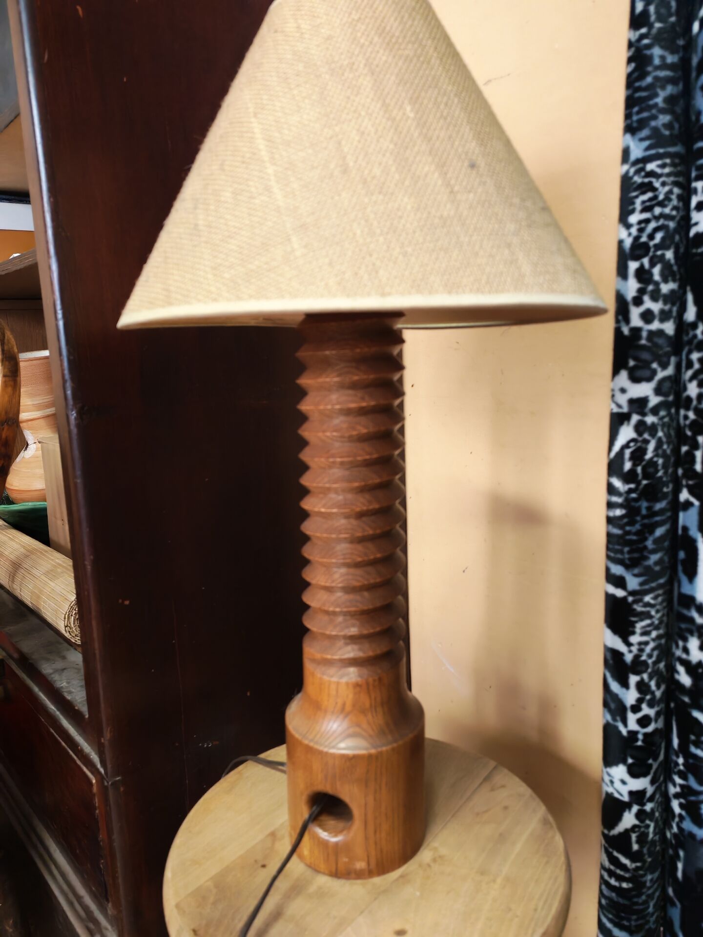 Lampe en bois tourné style Charles Dudoyut