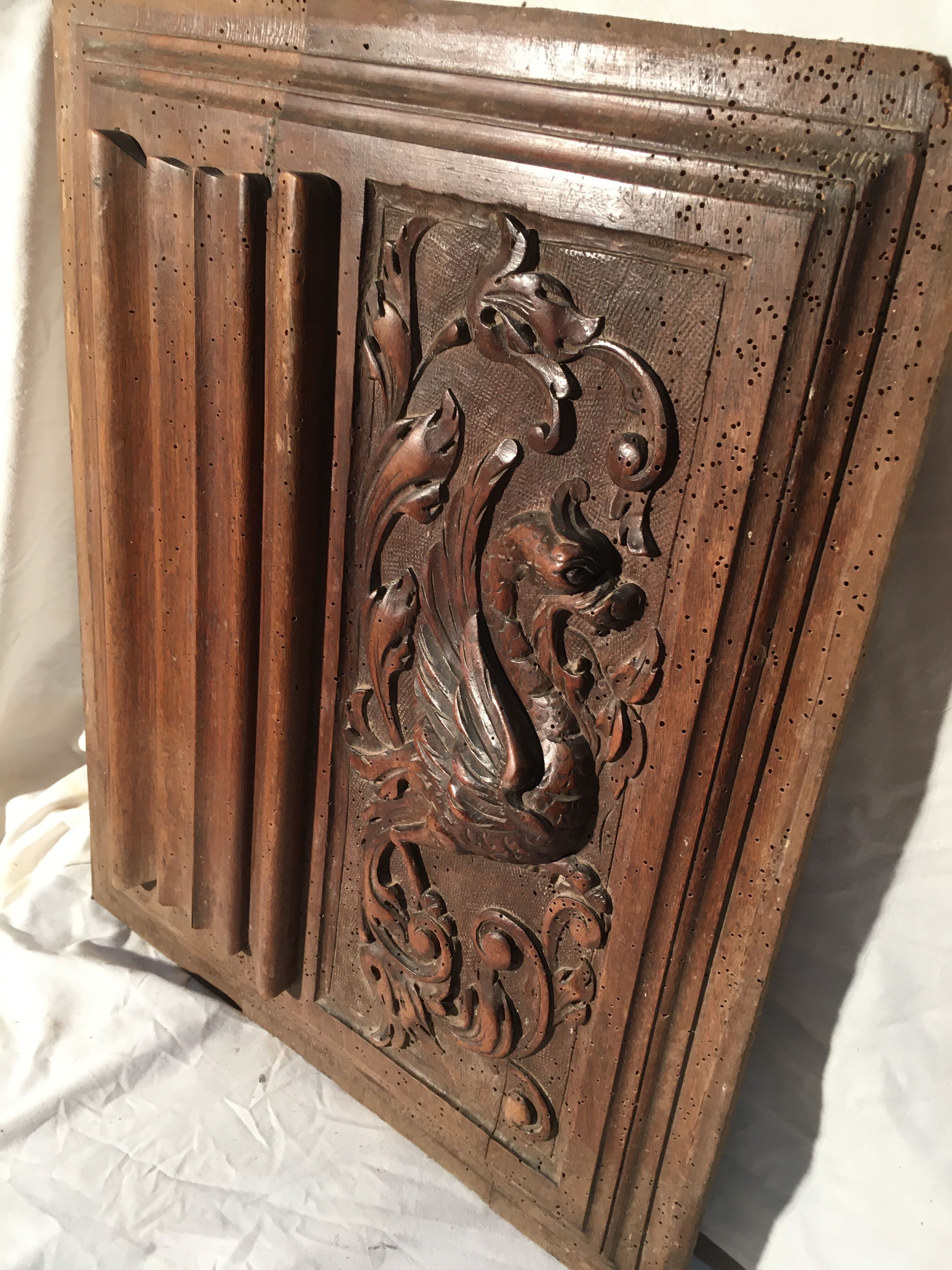 Facade of wooden cabinet door scultpté.