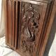 Facade de porte armoire en bois scultpté.
