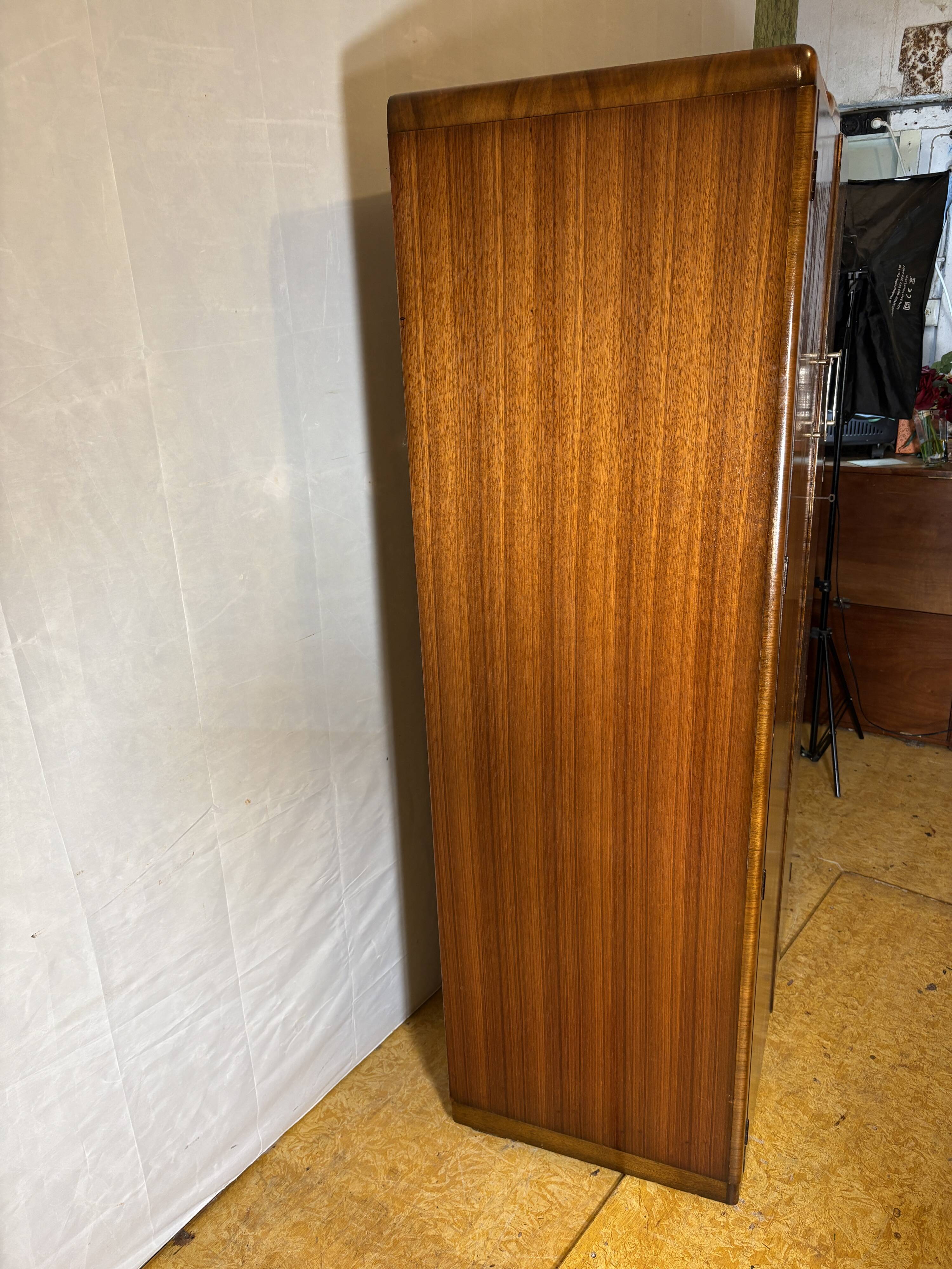 Armoire vintage Art Déco sur mesure par Golden Key Furniture vers 1930-1940