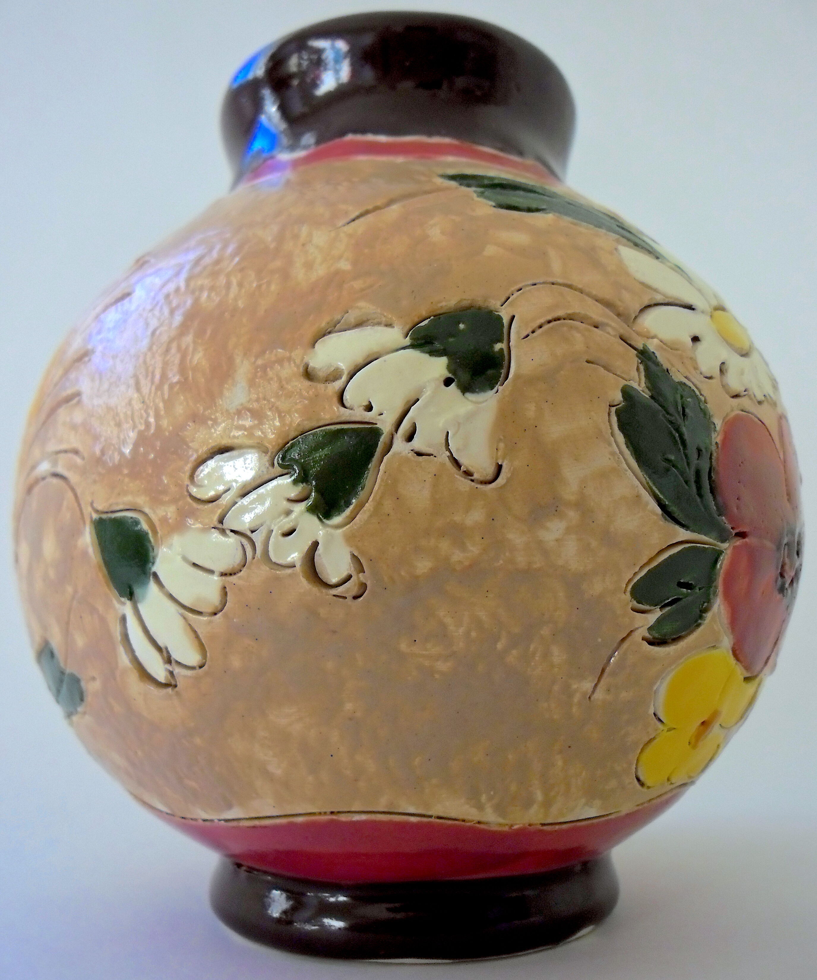 Terracotta vase incised by Jean Clergue in Vallauris