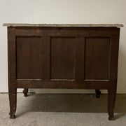 Commode sauteuse en merisier de la fin du  XVIII ème