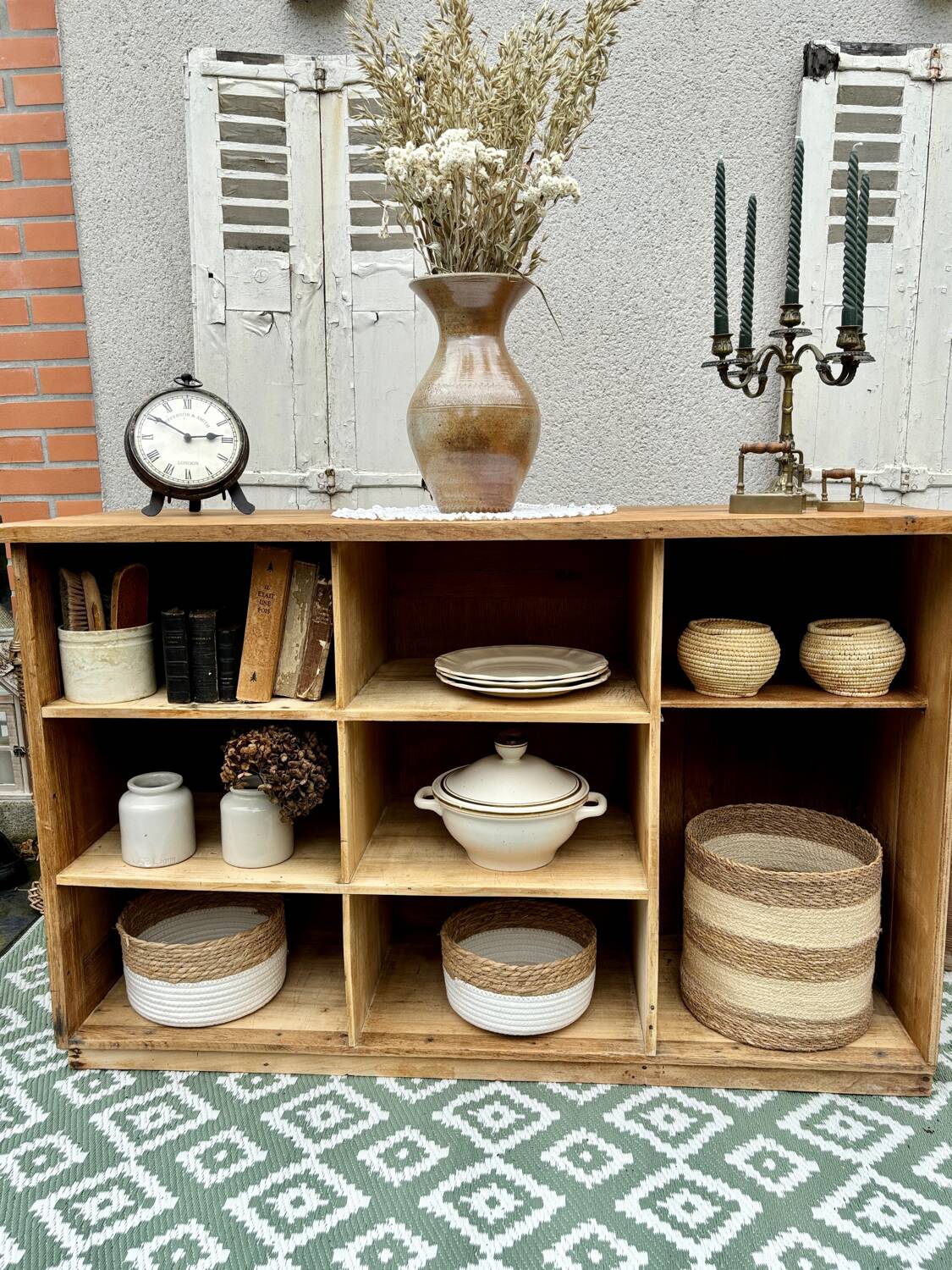 Trade furniture with locker