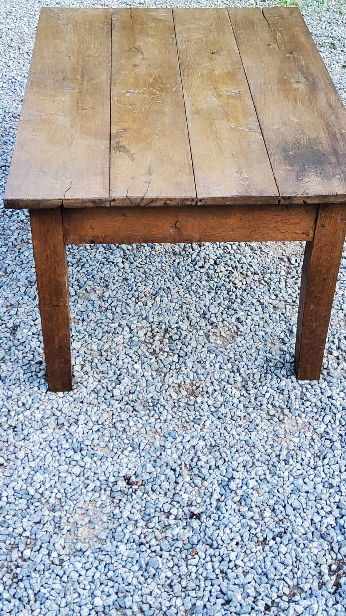 Oak farmhouse coffee table with spindle legs and one drawer, late 19th century