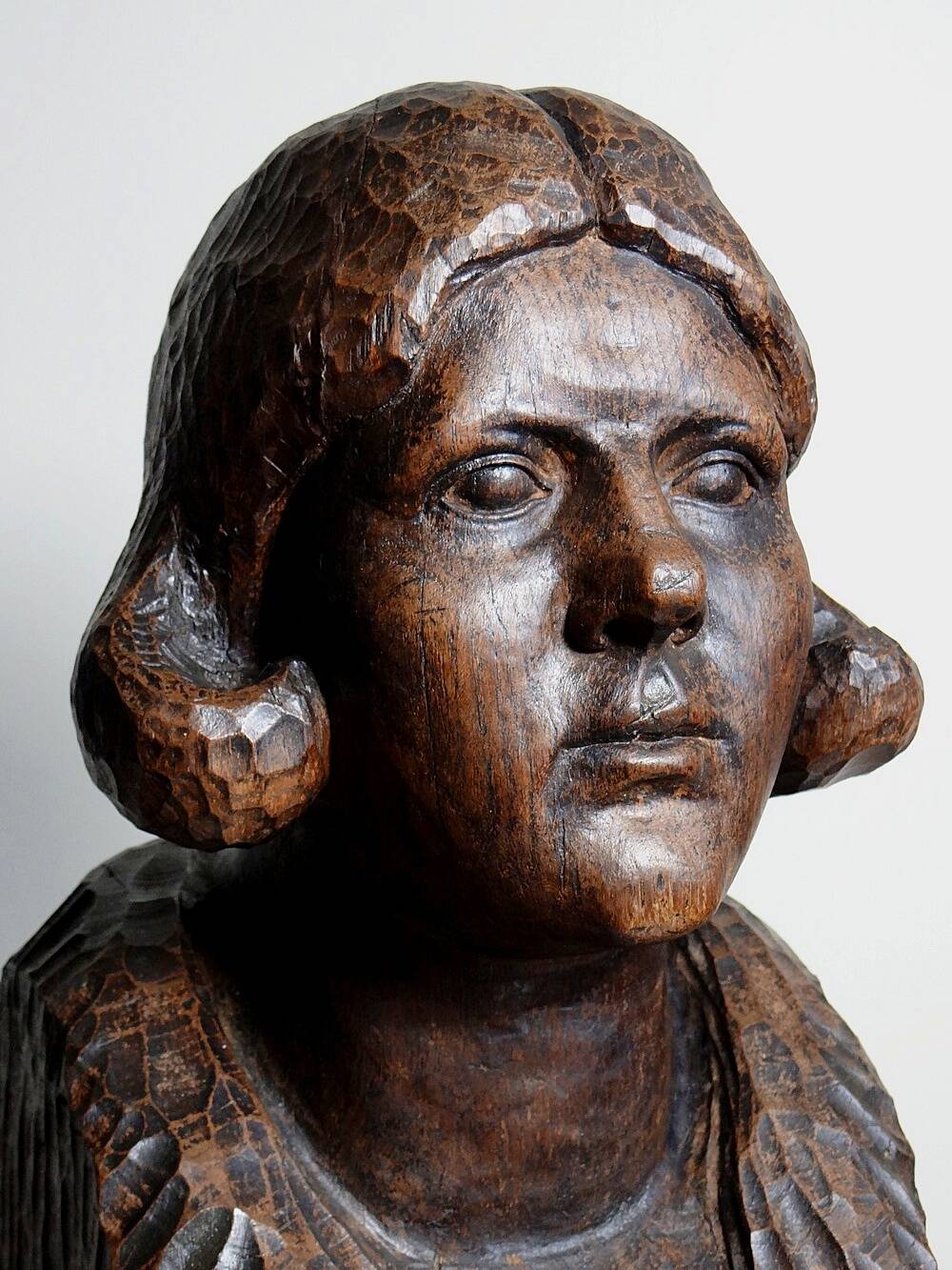 bust of a woman in solid wood carved with a gouge, 19th century