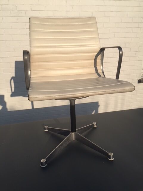 EA 107 armchair by Charles et Ray Eames for Herman Miller 1950