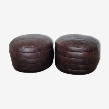 Paire de poufs, en patchwork de cuir brun 1970