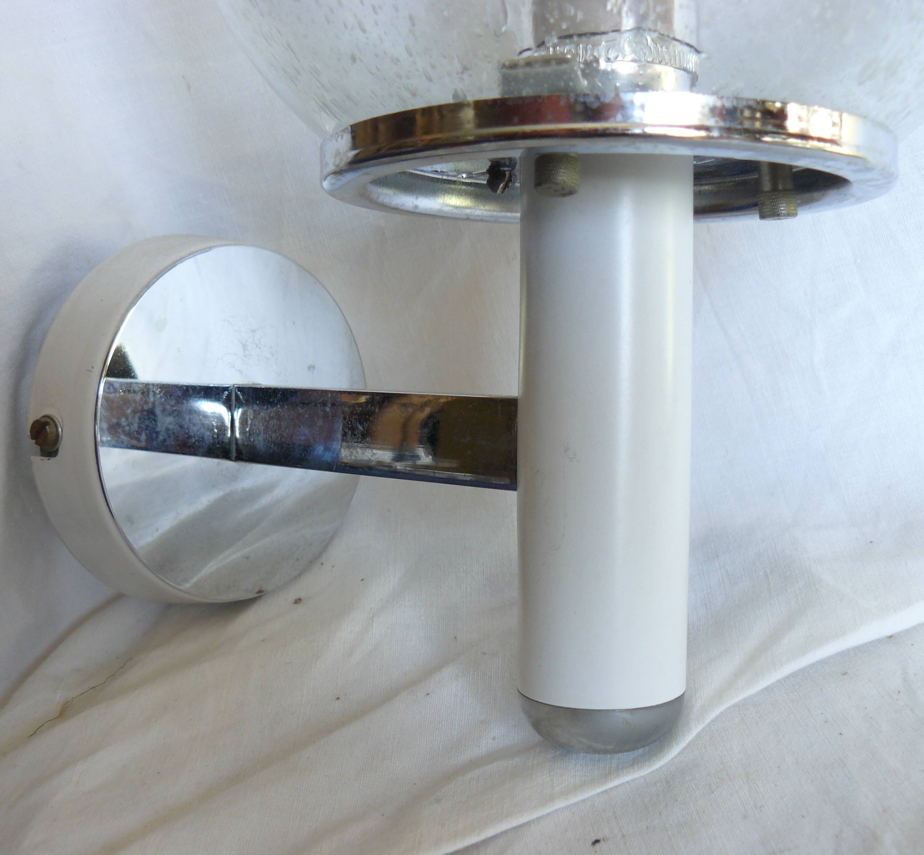 Italian design wall lamp from the 1970s