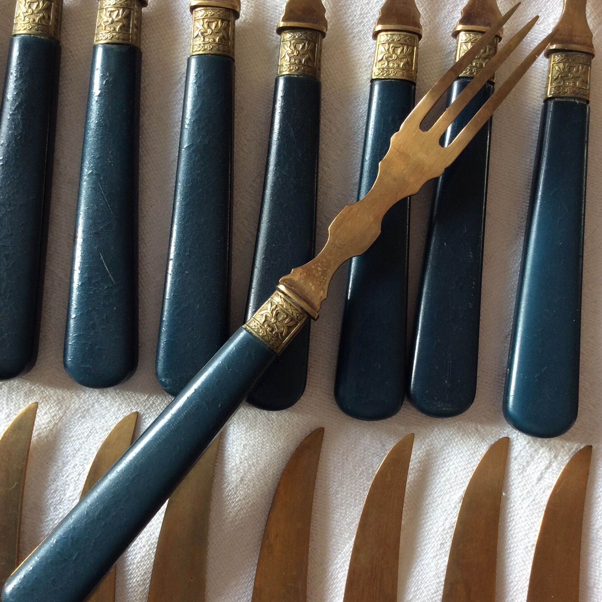 24-piece golden dessert cutlery set