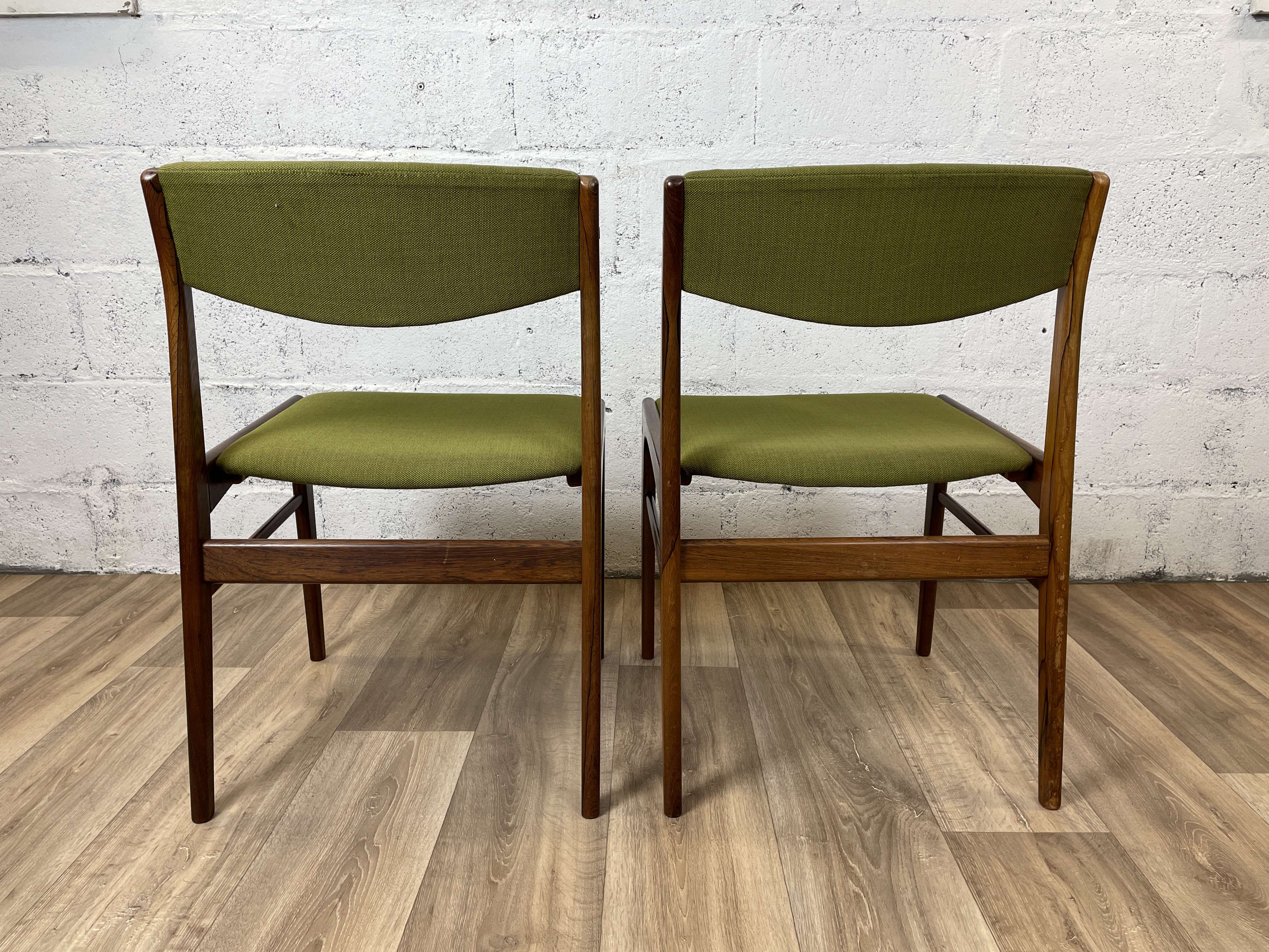 Set of 6 dining chairs in rosewood and green fabric signed T.S.M, 60s
