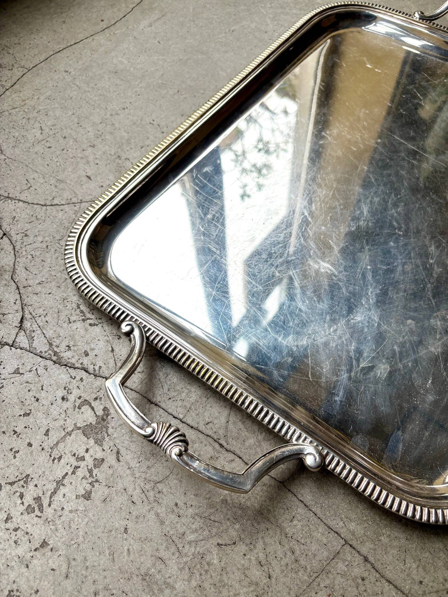 Rectangular silver-plated metal tray with a striated and shell design