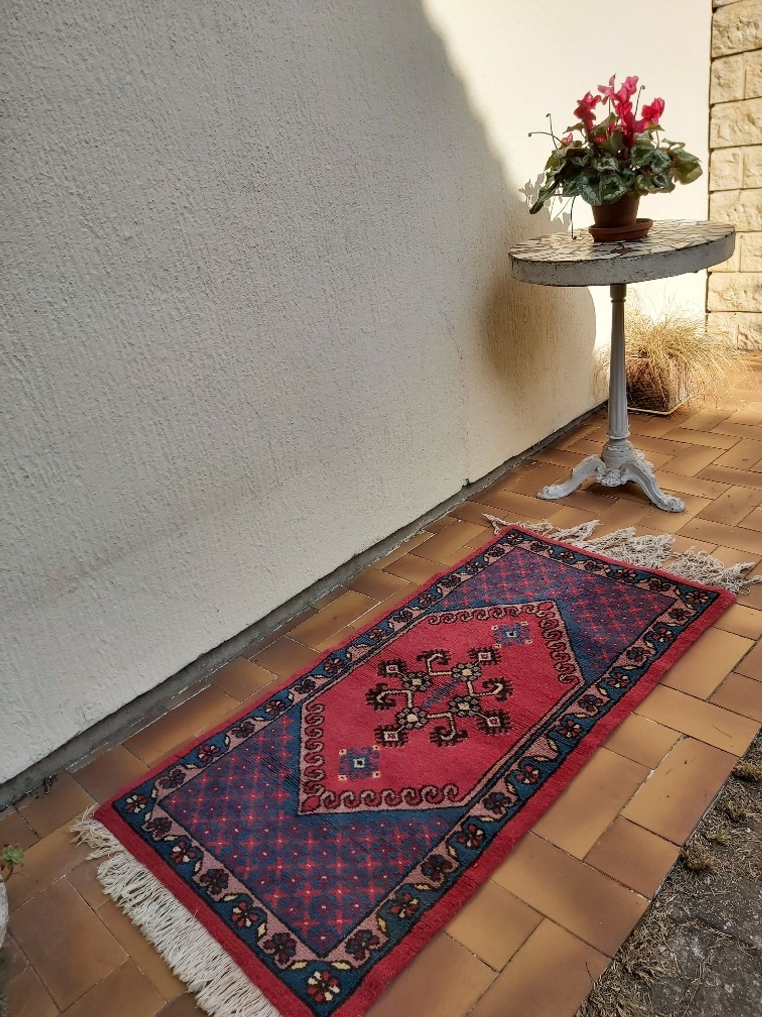 Tunisia hand-woven wool carpet