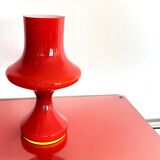Lampe de table en verre opalin du milieu du siècle