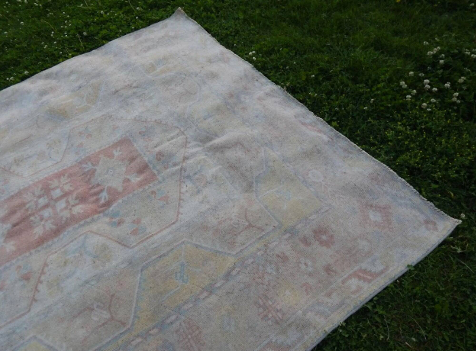 Vintage Turkish rug handmade 196x274 cm