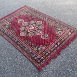 Vintage carpet with floral decoration 123x176cm