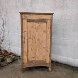 Armoire en bois naturel