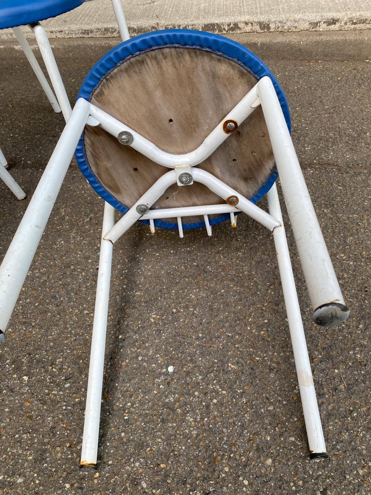 Vintage bistro garden chair in white tubular steel and blue leather from the 1980s.