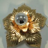 Golden flower wall lamp