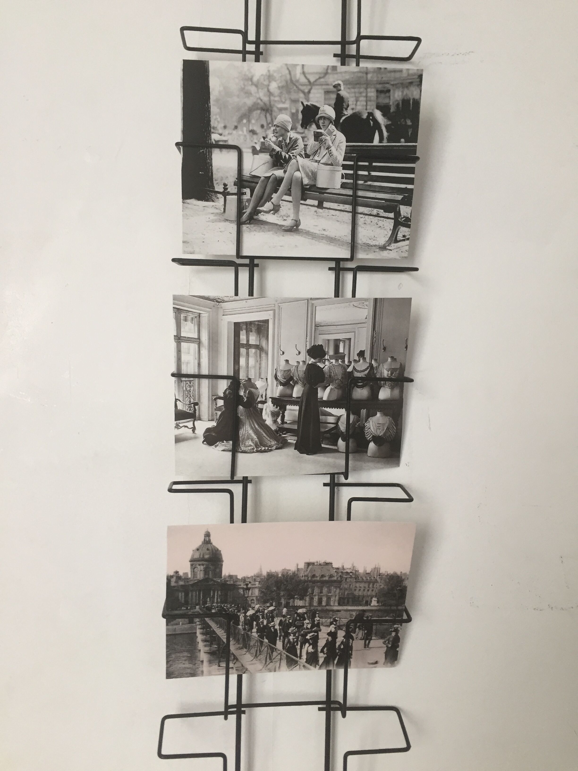 Postcard display (horizontal format)