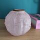Vase boule art déco rose