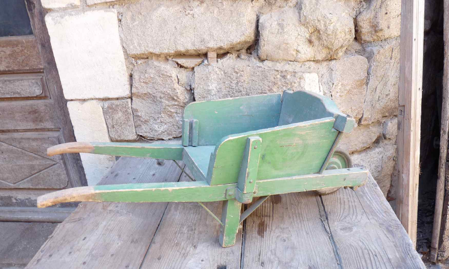 Children's wheelbarrow