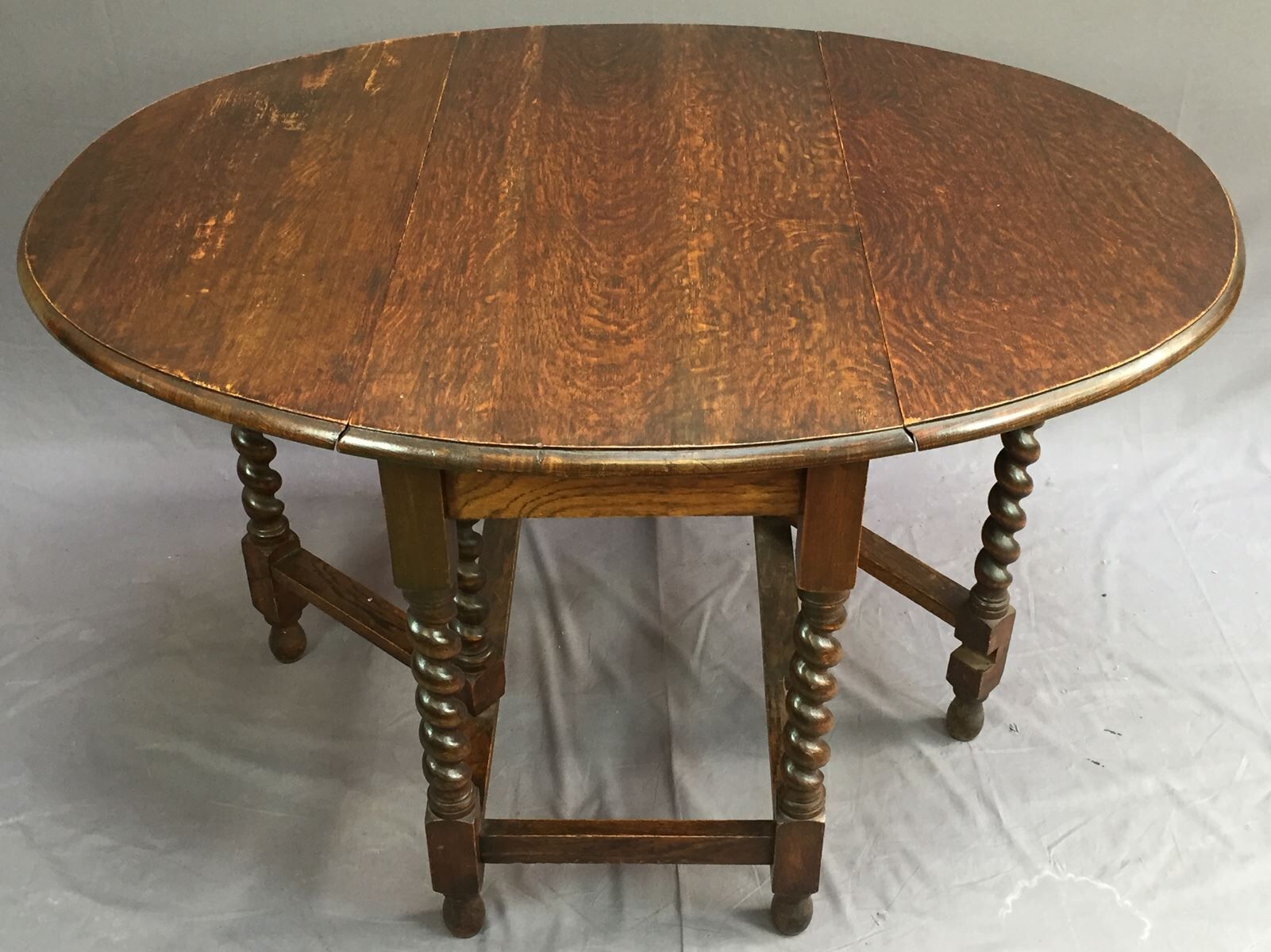 Table pliante en chêne des années 1900
