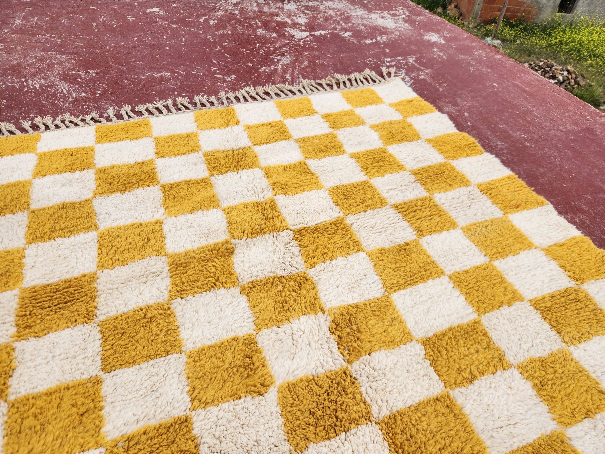 Beni Ouarain checkerboard rug 186x178 cm – Thick wool – Ochre chess pattern