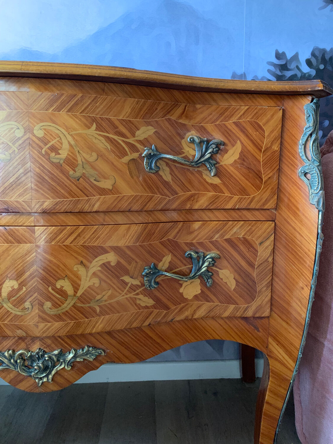 Commode galbée style Louis XV