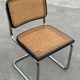 Suite de 4 chaises vintage modèle Cesca B32 en noir et chrome