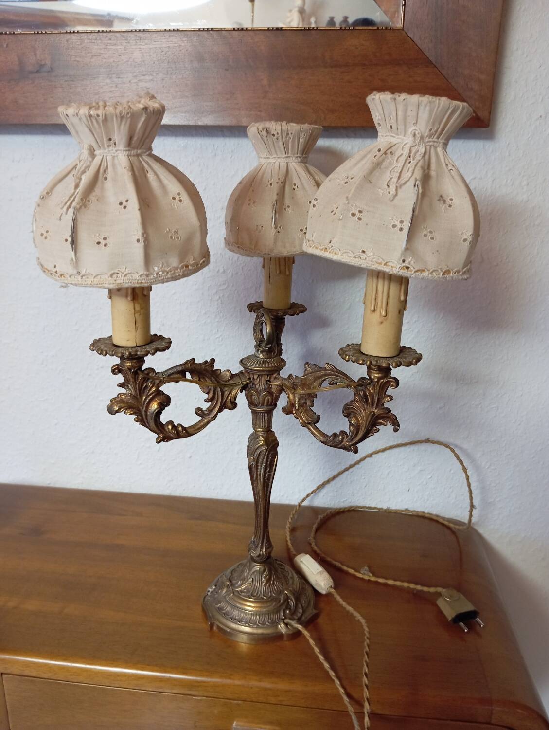 Table lamp