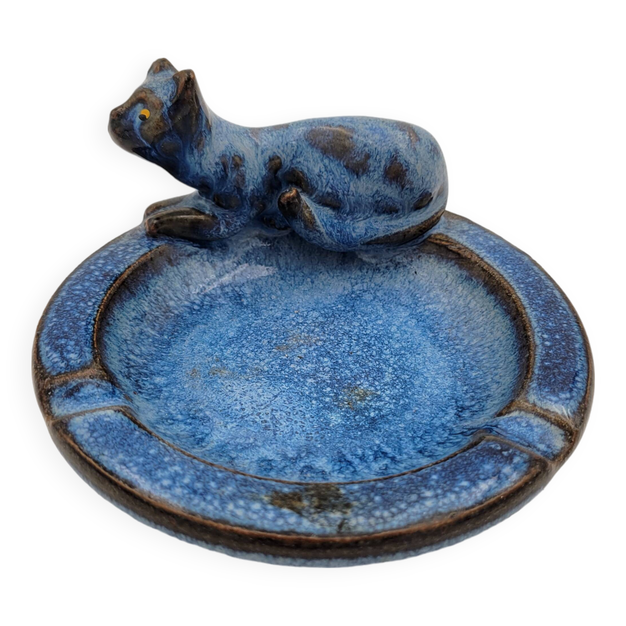 Blue cat ashtray lying down