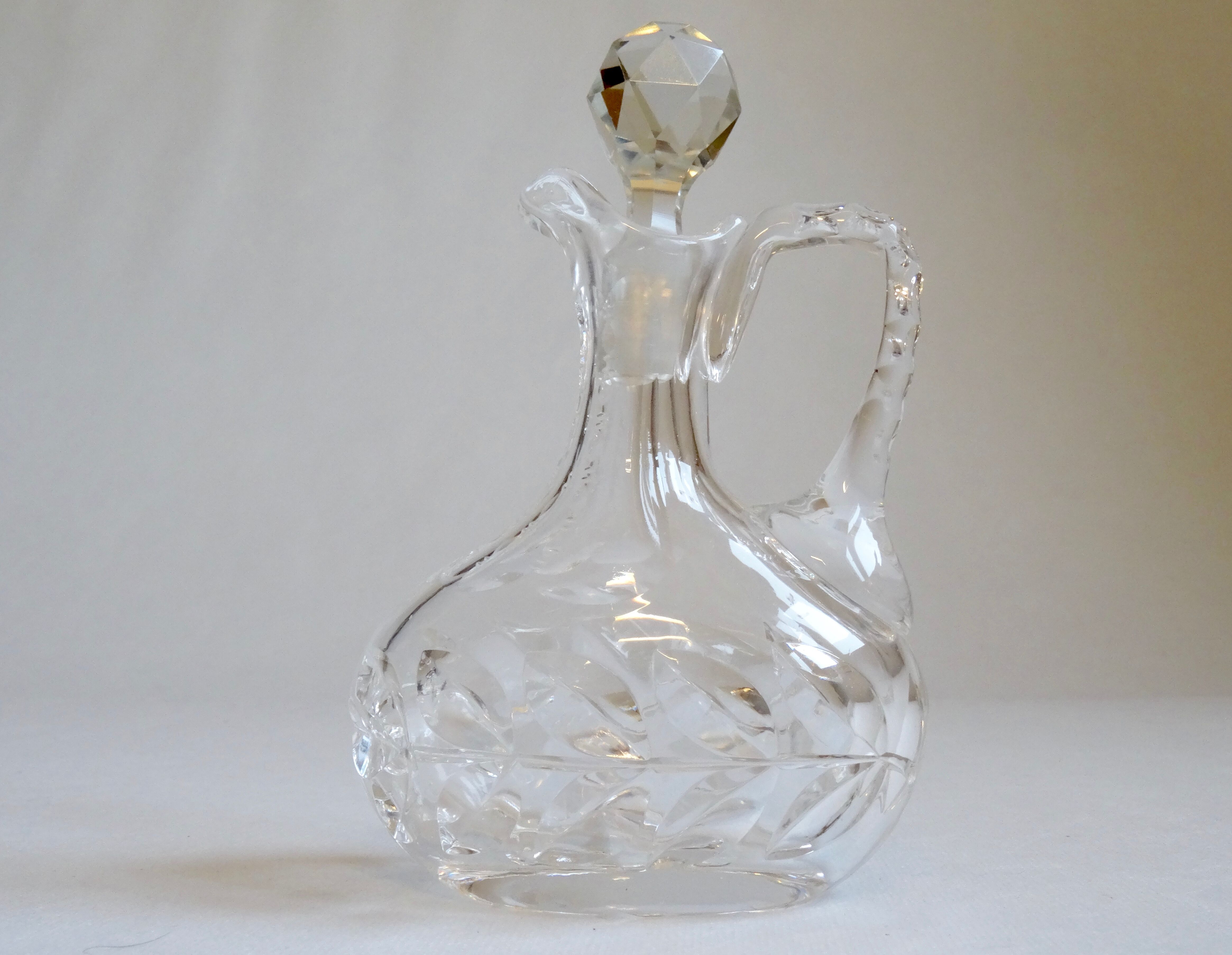 Crystal carafe with cap