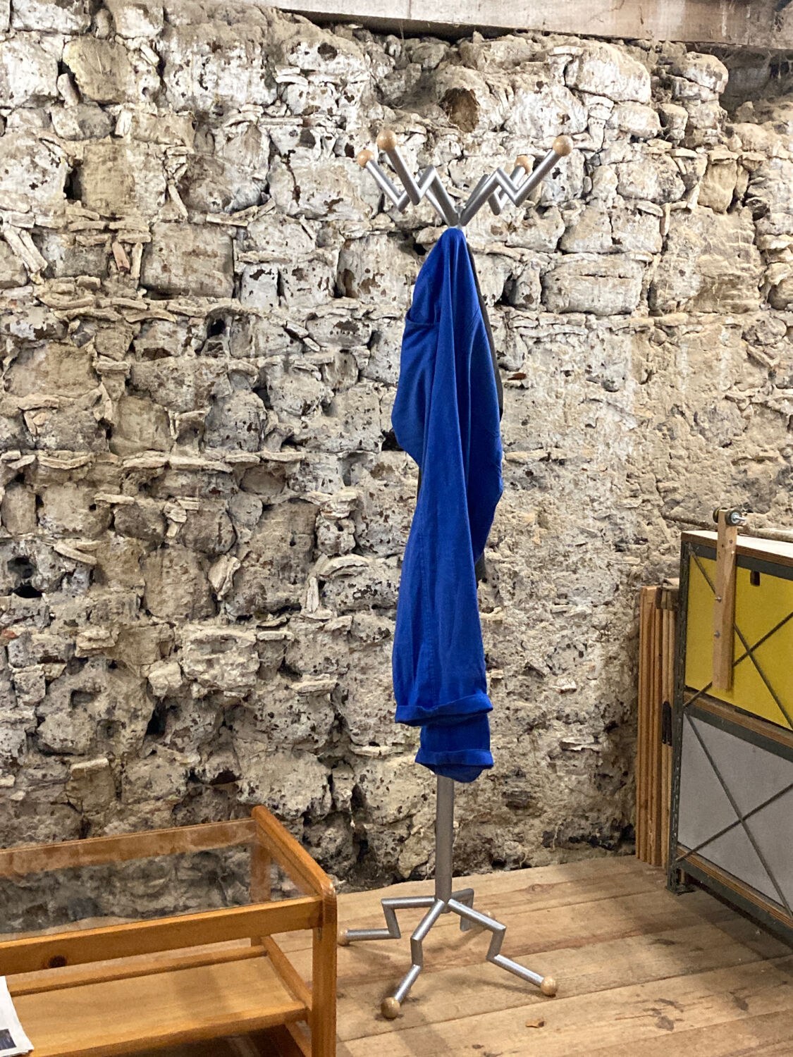 Free-standing coat rack in metal and wood 1980 1990