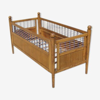 Children's bed with vintage system, oak and scoubidou