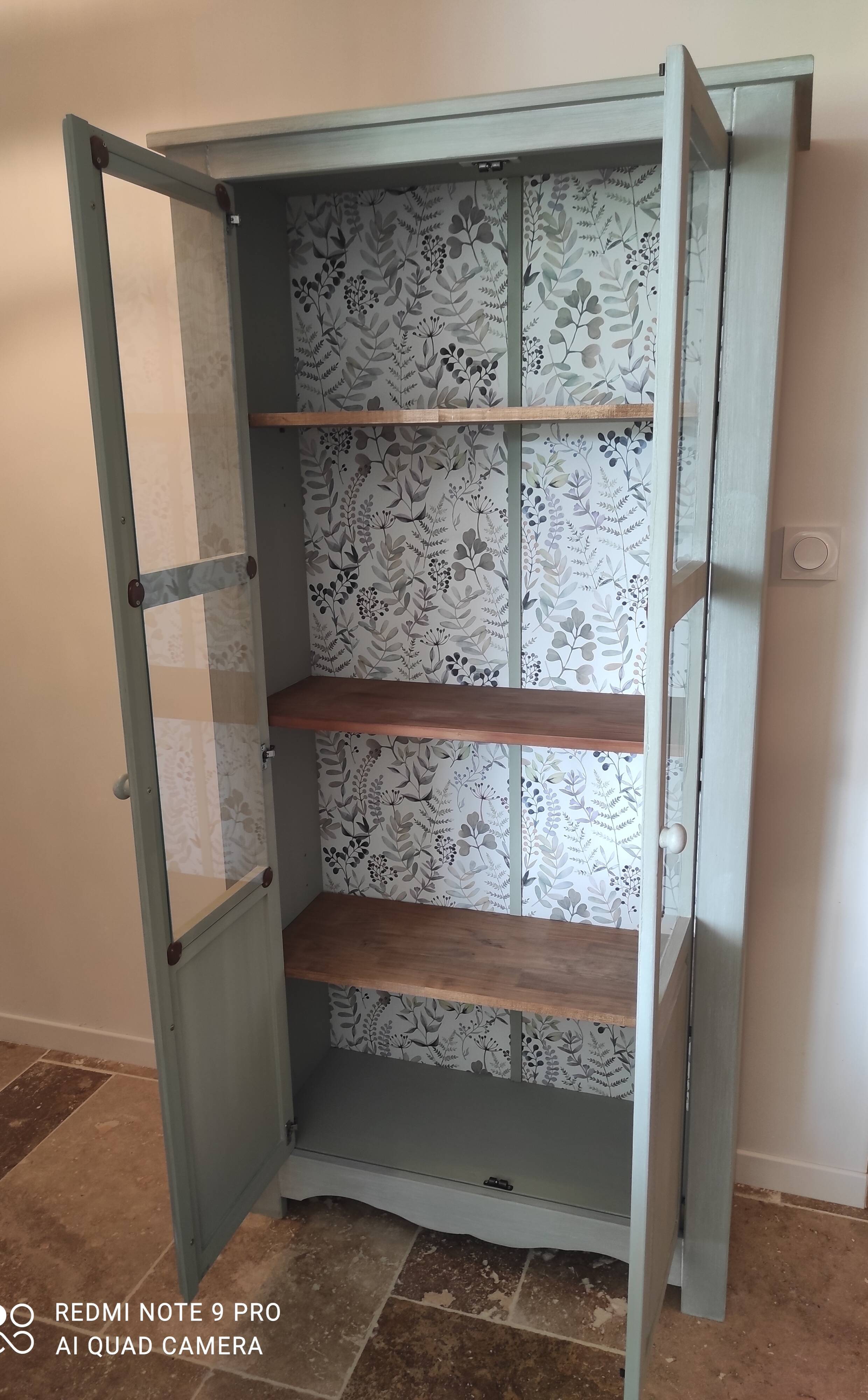 Vitrine relookée style campagne | Selency