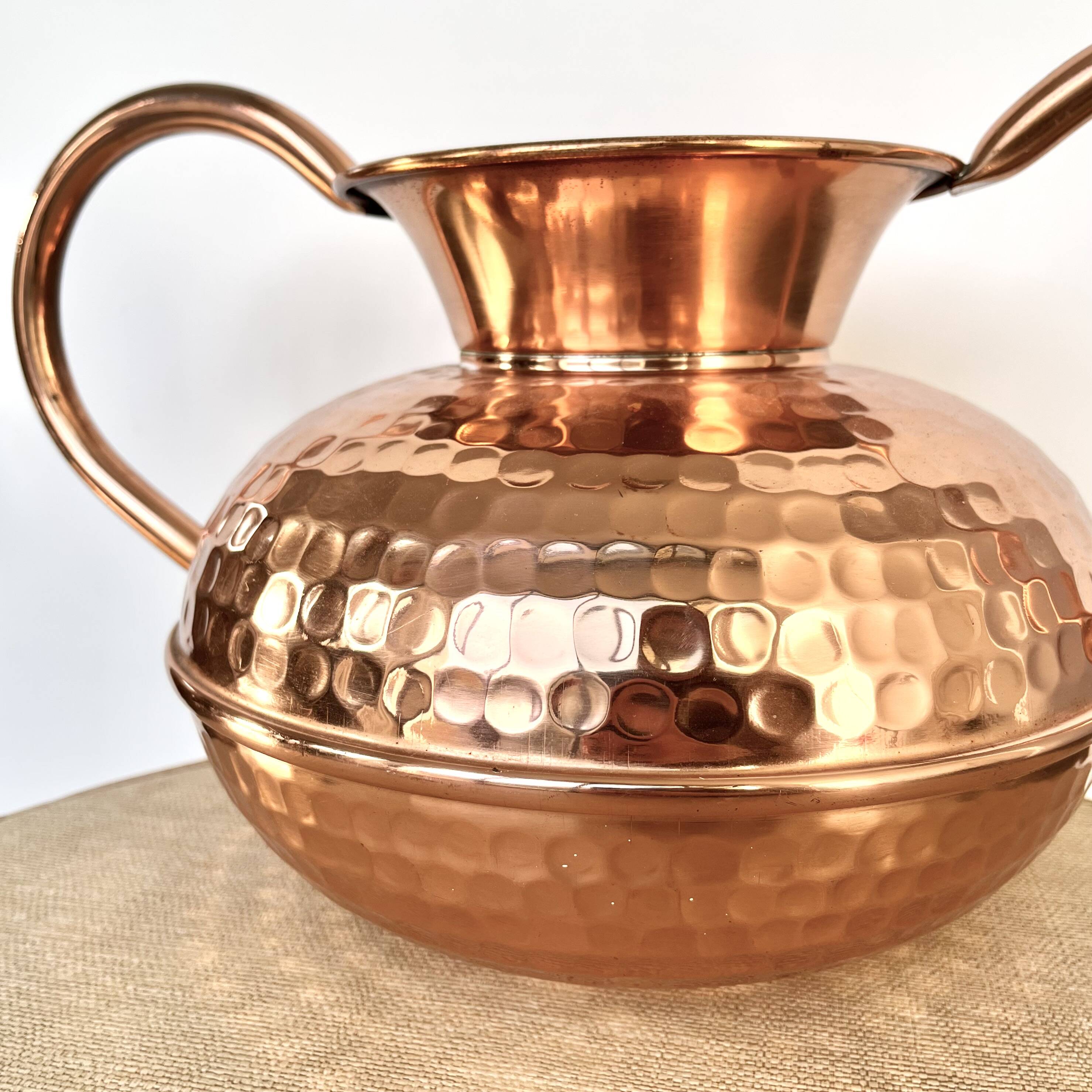 Villedieu hammered copper pot vase with handles, 20th century