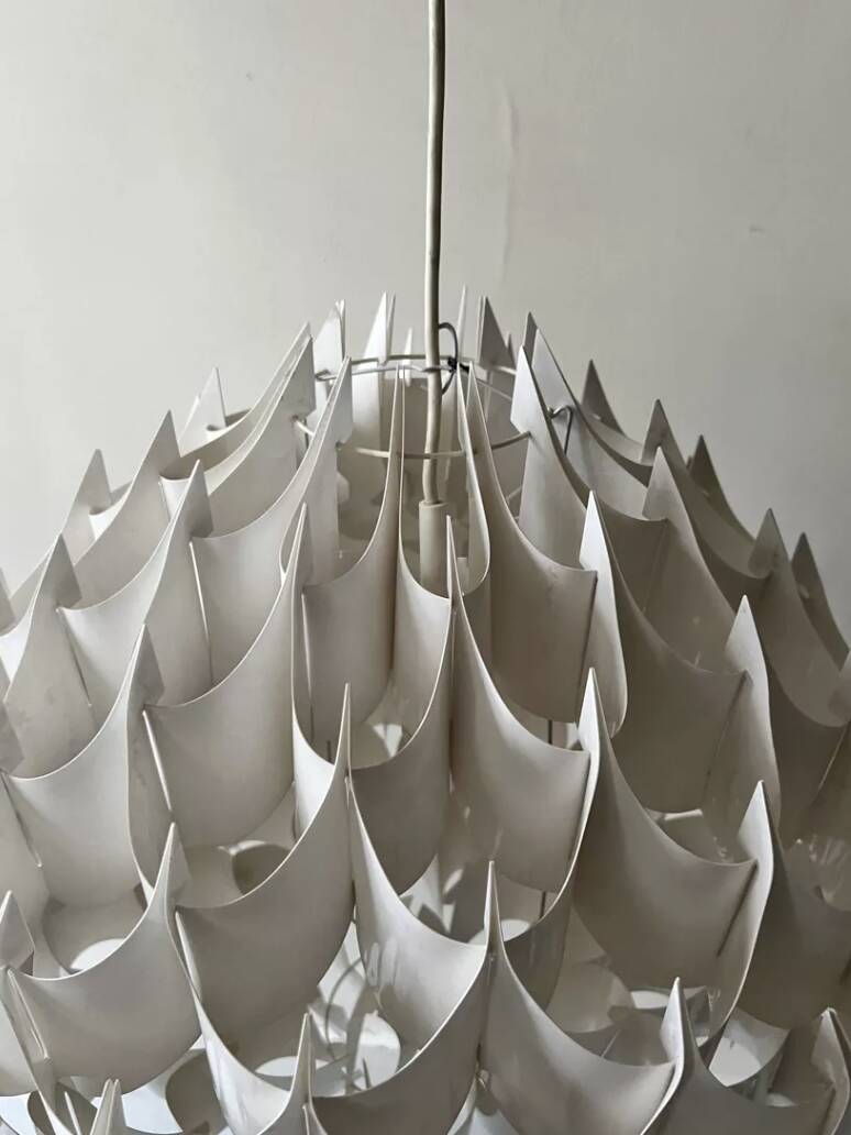 Suspension globe sculptural rhytmic par H.Milanda, design scandinave 1970