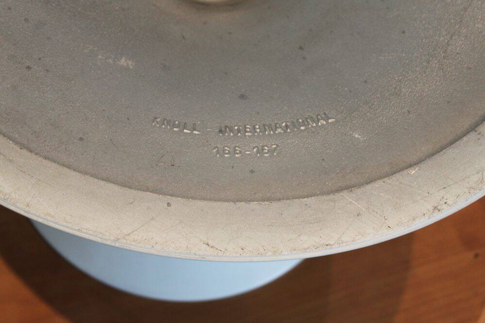Calacatta marble coffee table by Eero Saarinen for Knoll, 70's.
