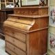 Commode Secrétaire en noyer avec étagère sculptée – époque Louis Philippe