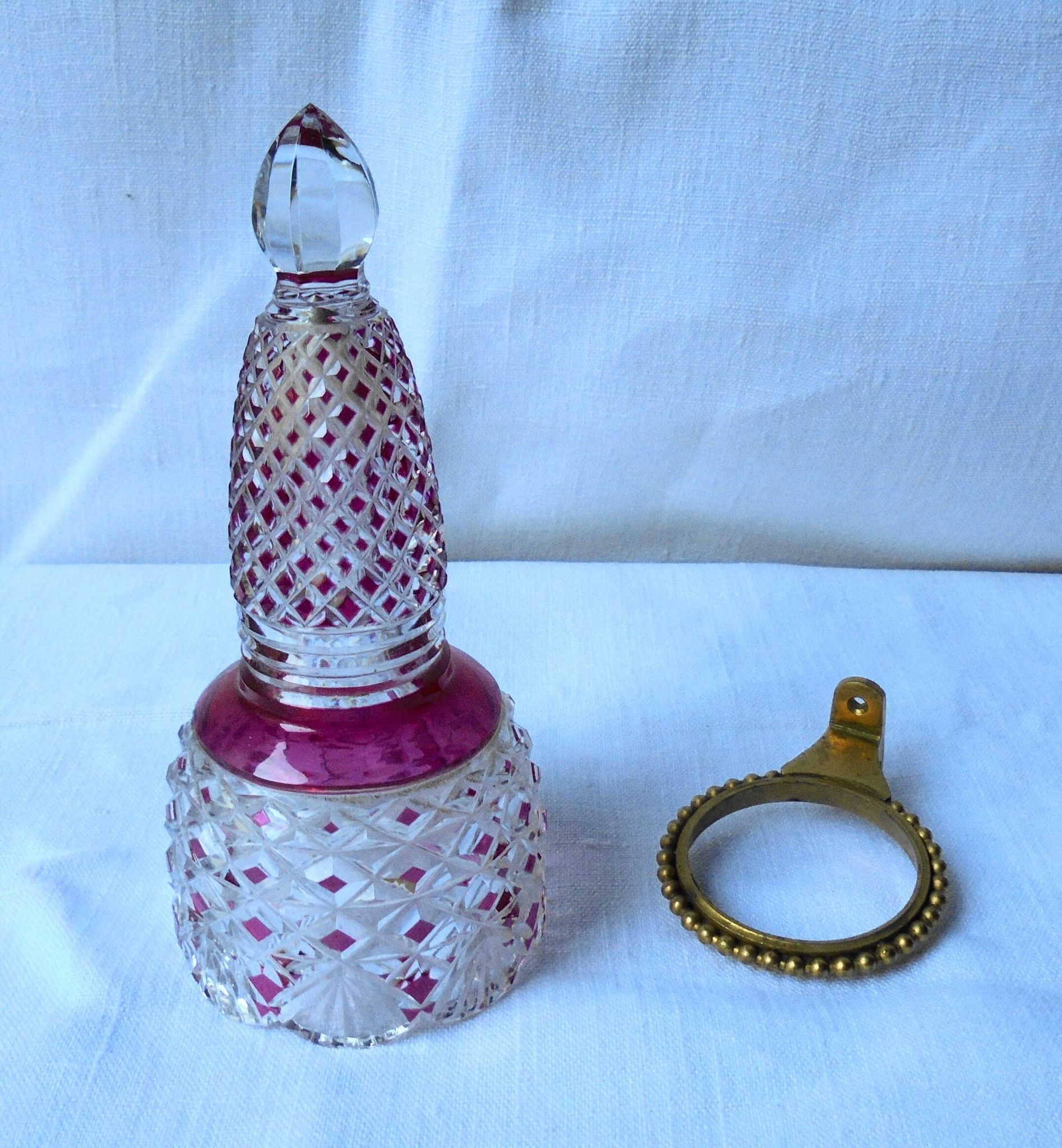 Vase de voiture en cristal taillé et teinté "Baccarat",Art Deco